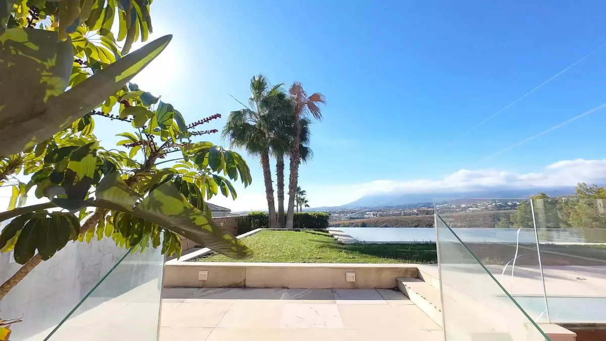8-bedroom Villa In Estepona, Spain (1.265 M²)