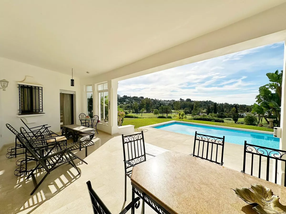 4-bedroom Villa In Estepona, Spain (450 M²)
