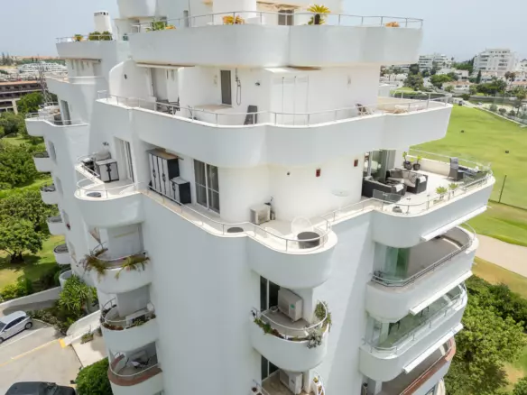 2-bedroom Apartment In Marbella, Spain (173 M²)