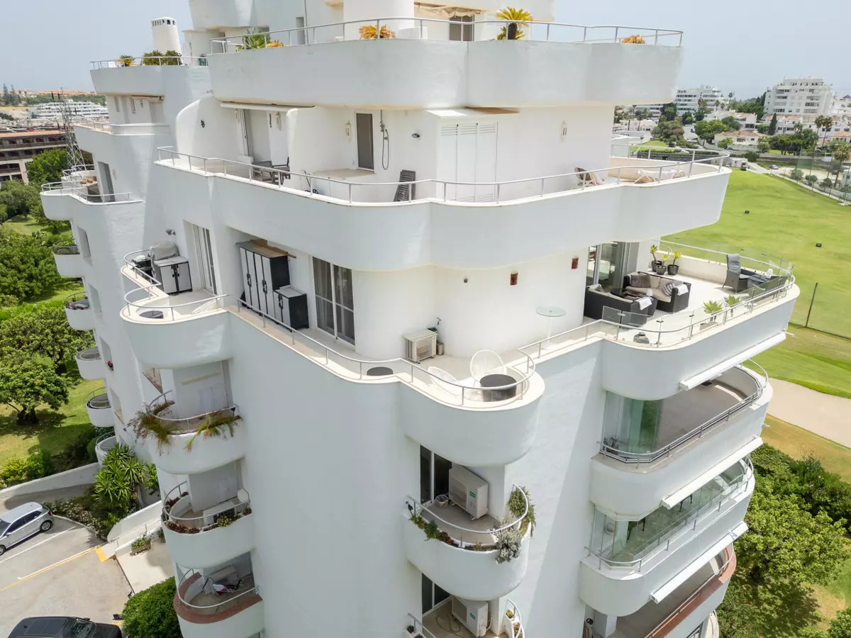 2-bedroom Apartment In Marbella, Spain (173 M²)