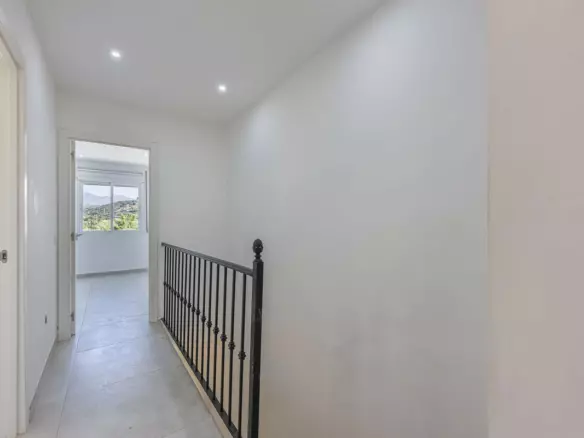 3-bedroom Town House In Estepona, Spain (102 M²)