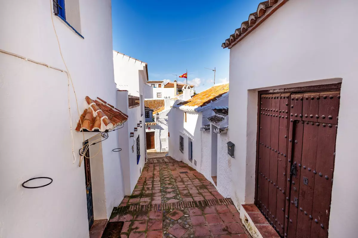 3-bedroom Town House In Comares, Spain (142 M²)