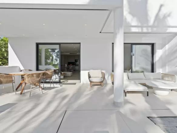 4-bedroom Apartment In Estepona, Spain (263 M²)