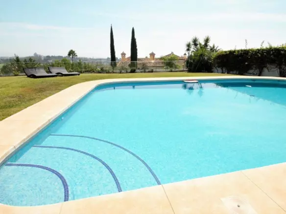 10-bedroom Villa In Estepona, Spain (878 M²)