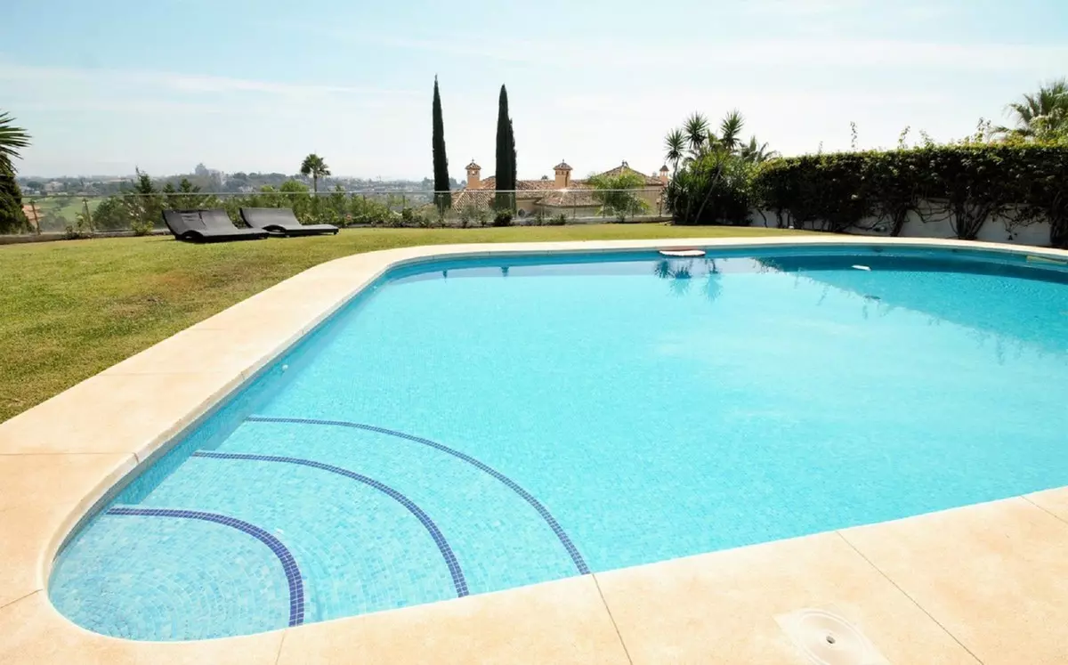 10-bedroom Villa In Estepona, Spain (878 M²)