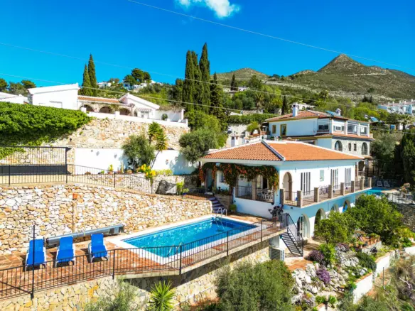 5-bedroom Villa In Cómpeta, Spain (299 M²)