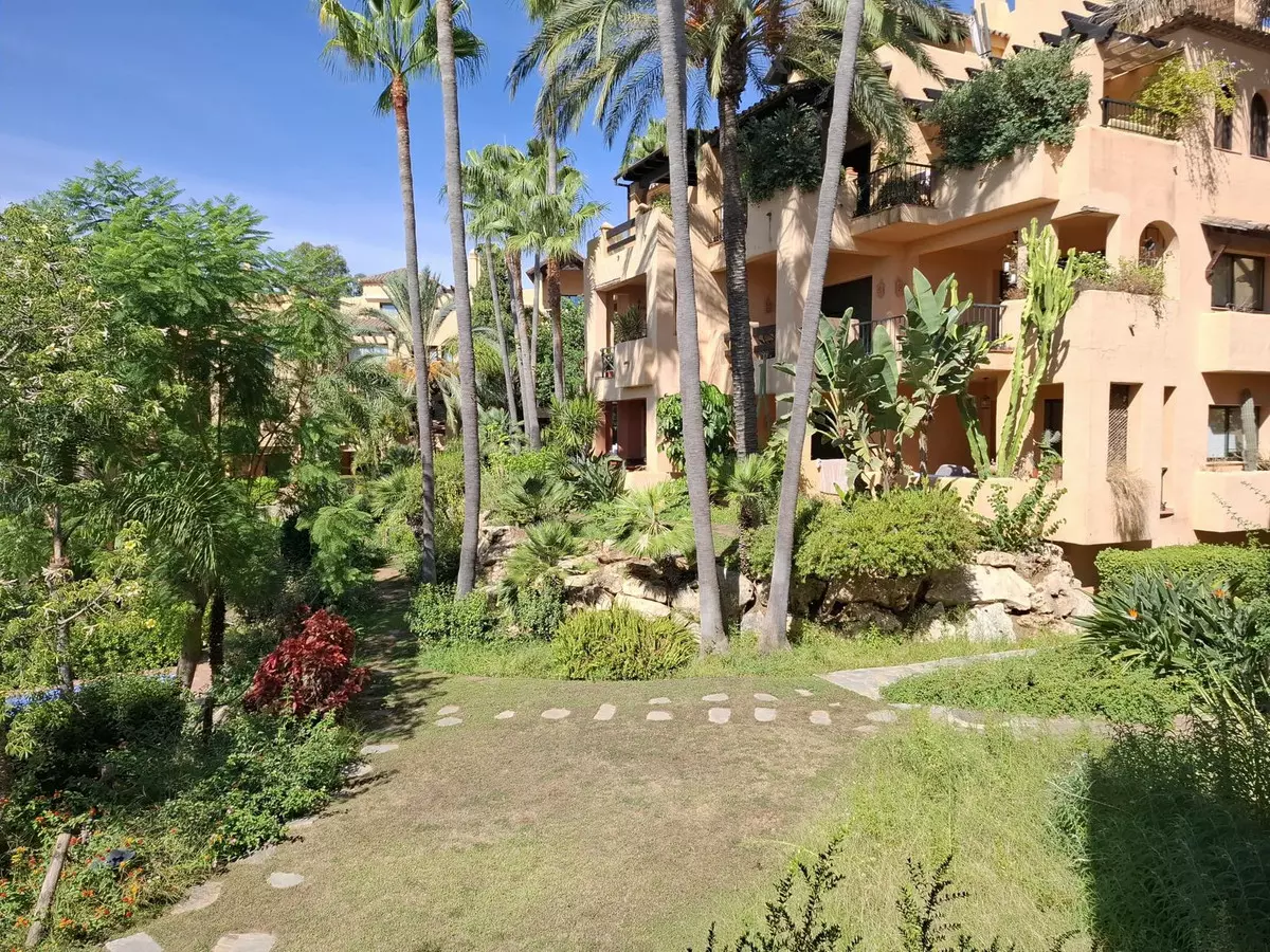 3-bedroom Apartment In Estepona, Spain (138 M²)
