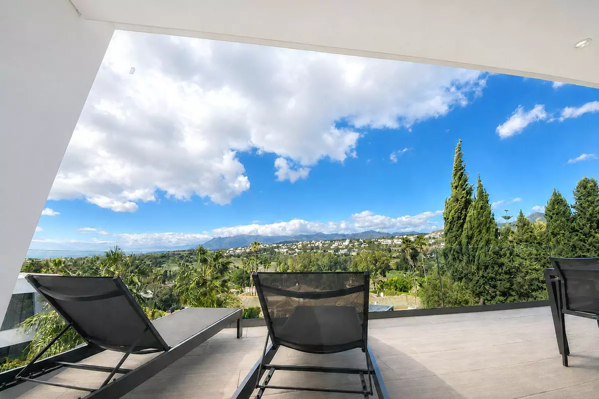 6-bedroom Villa In Estepona, Spain (771 M²)