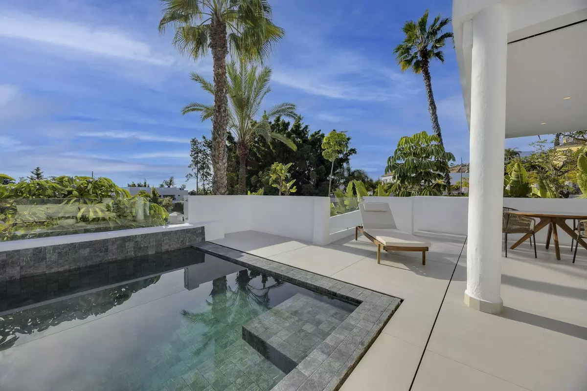 4-bedroom Apartment In Estepona, Spain (264 M²)
