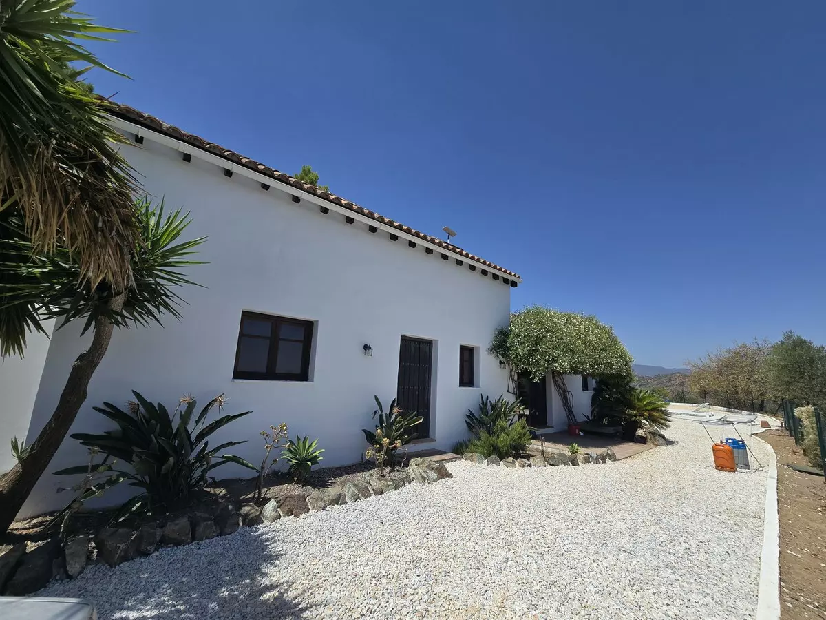 3-bedroom Villa In Guaro, Spain (152 M²)