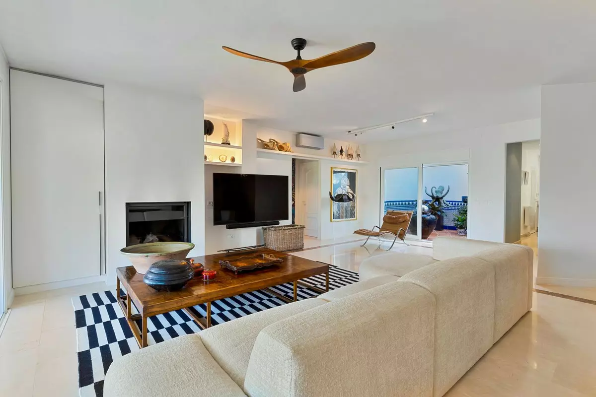 3-bedroom Villa In Estepona, Spain (272 M²)
