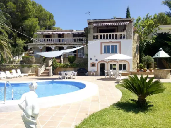 5-bedroom Villa In Calvià, Spain (400 M²)