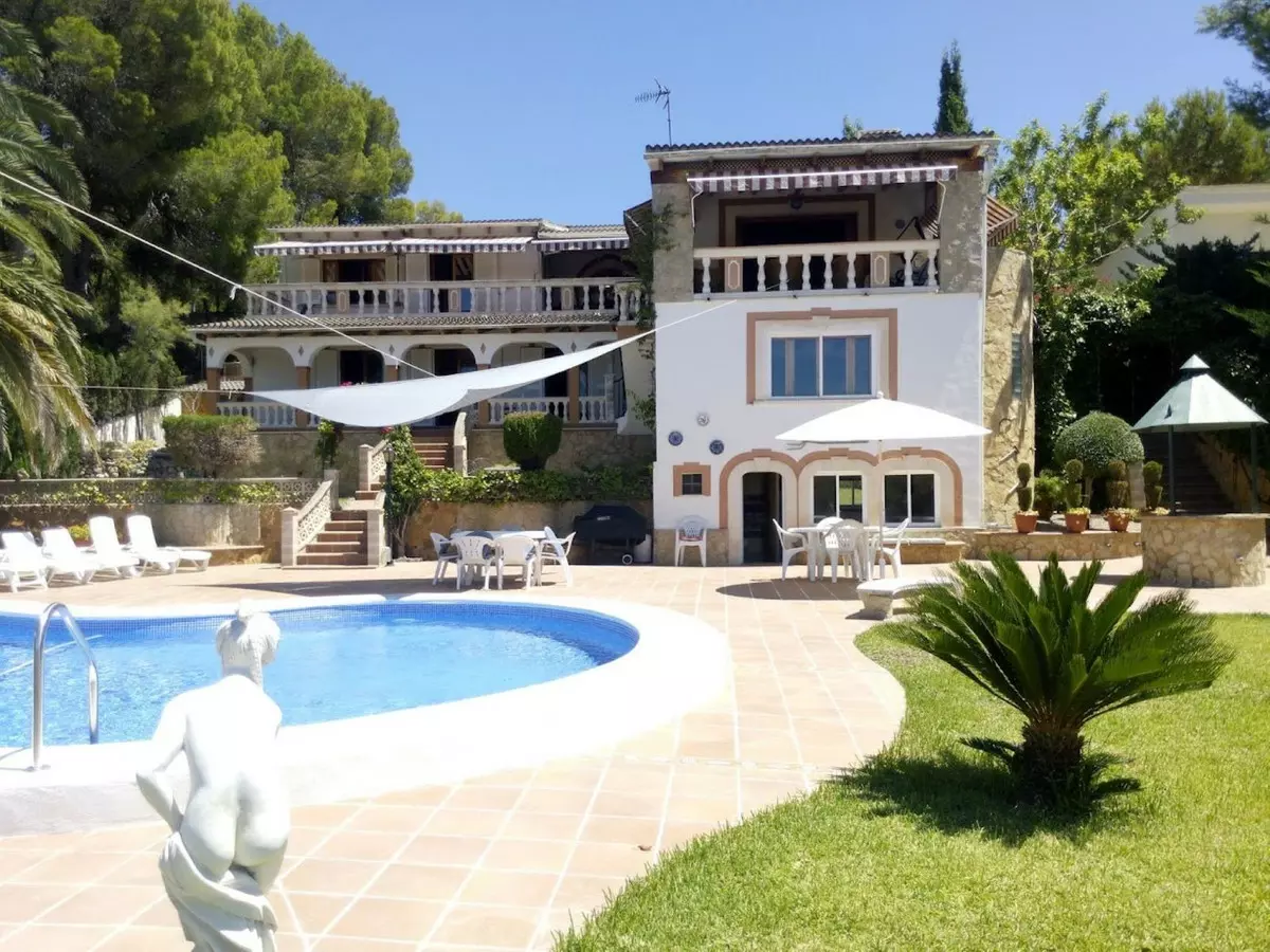 5-bedroom Villa In Calvià, Spain (400 M²)