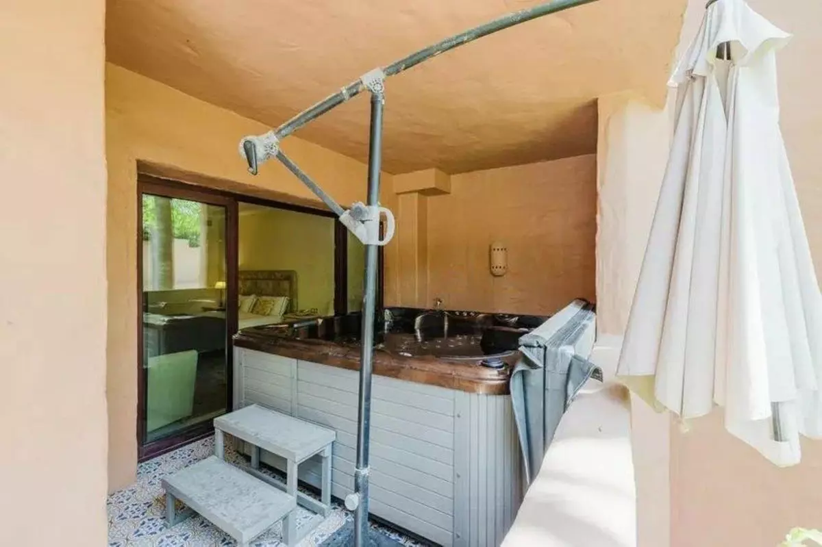 2-bedroom Apartment In Estepona, Spain (171 M²)