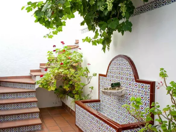 5-bedroom Country House In Serrato, Spain (312 M²)
