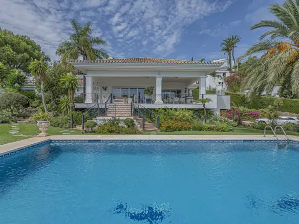4-bedroom Villa In Estepona, Spain (384 M²)