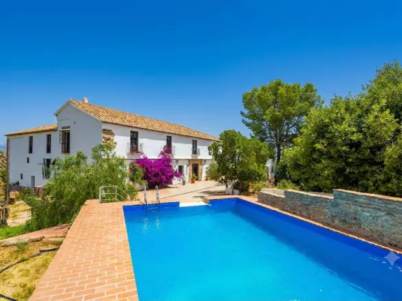 8-bedroom Country House In Colmenar, Spain (1.094 M²)