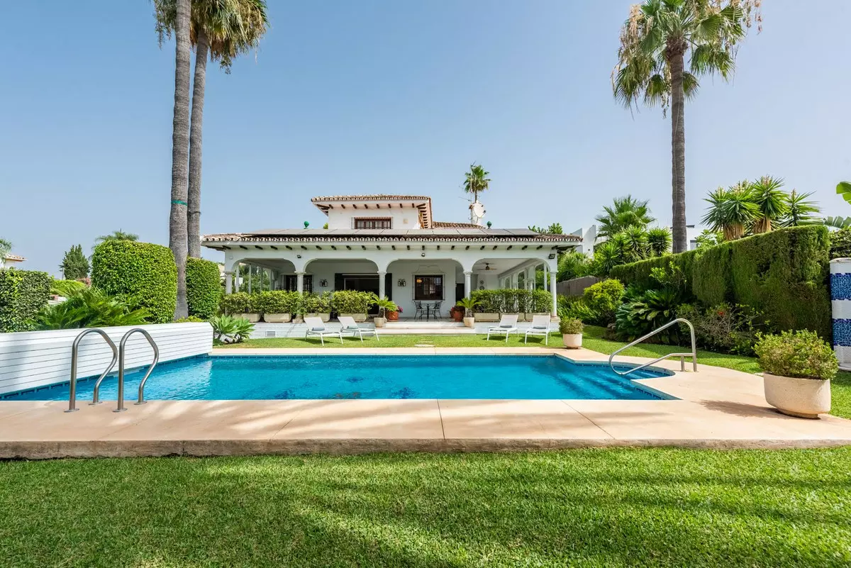 4-bedroom Villa In Marbella, Spain (346 M²)