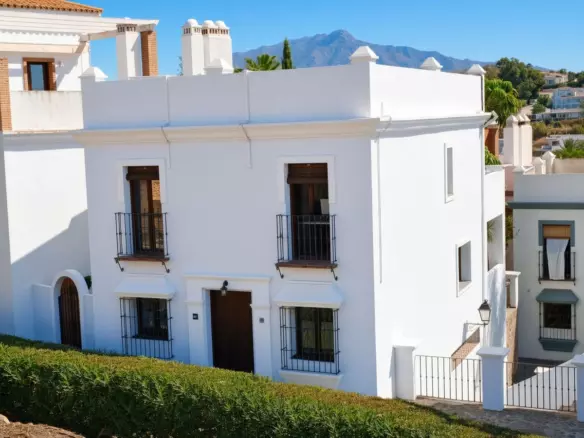4-bedroom Villa In Estepona, Spain (240 M²)