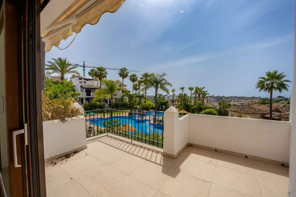 3-bedroom Town House In Estepona, Spain (235 M²)