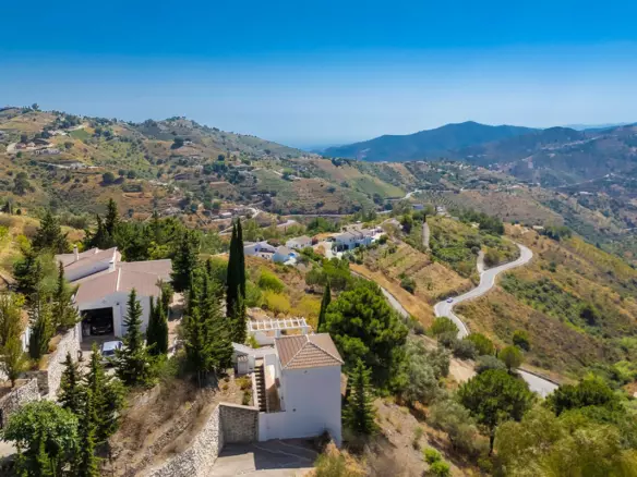 4-bedroom Villa In Cómpeta, Spain (278 M²)