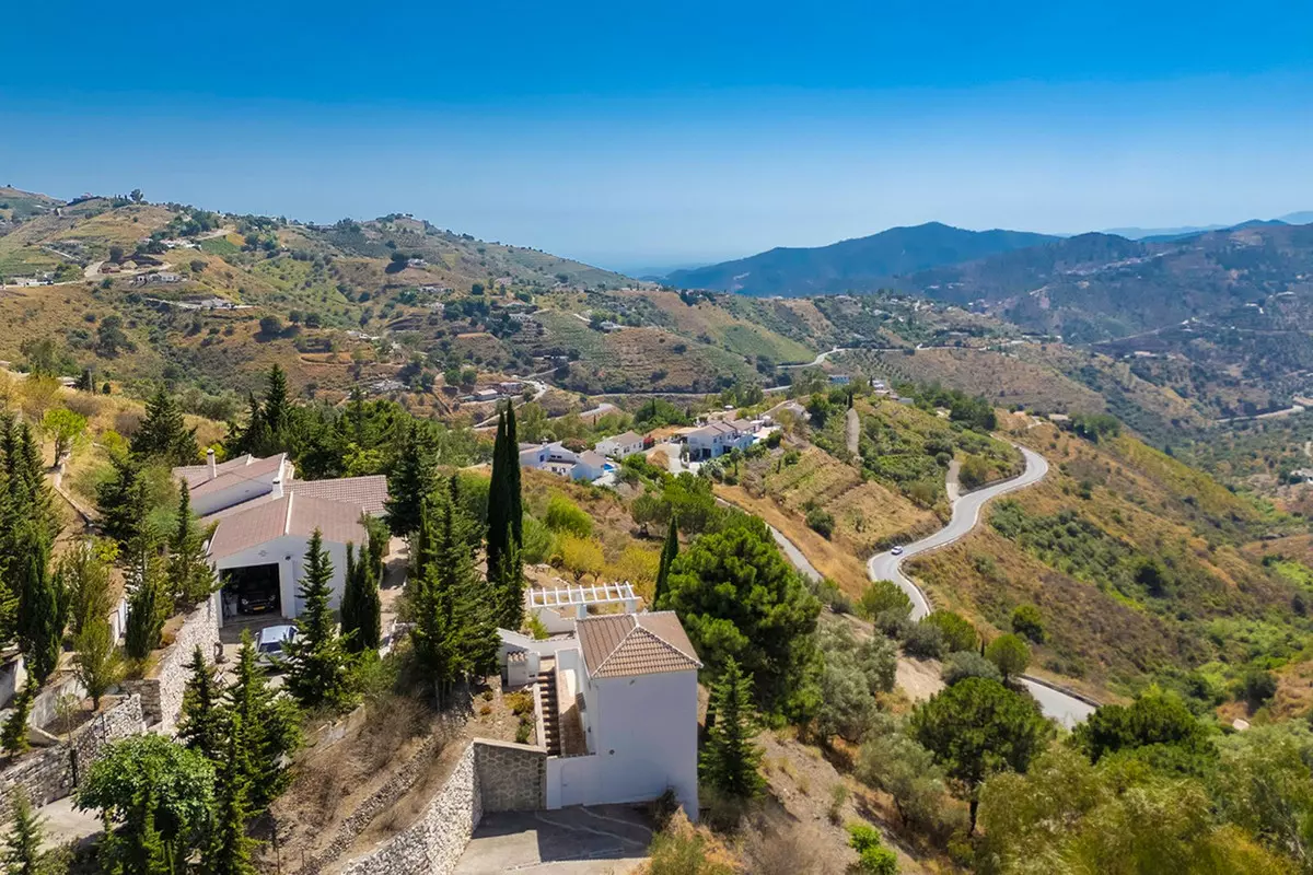 4-bedroom Villa In Cómpeta, Spain (278 M²)