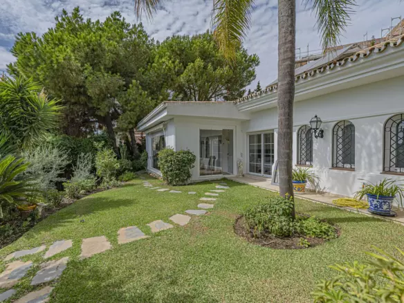 4-bedroom Villa In Estepona, Spain (384 M²)