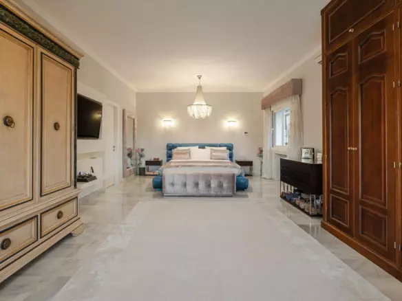 6-bedroom Villa In Estepona, Spain (835 M²)