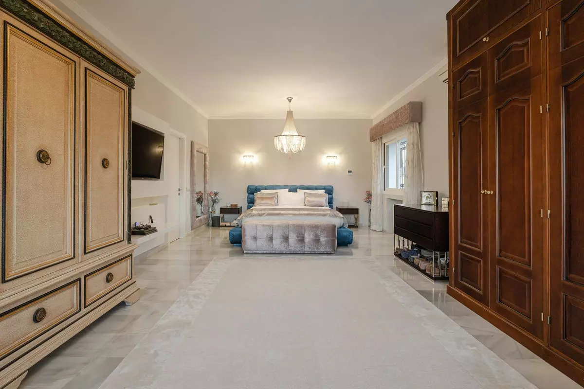 6-bedroom Villa In Estepona, Spain (835 M²)