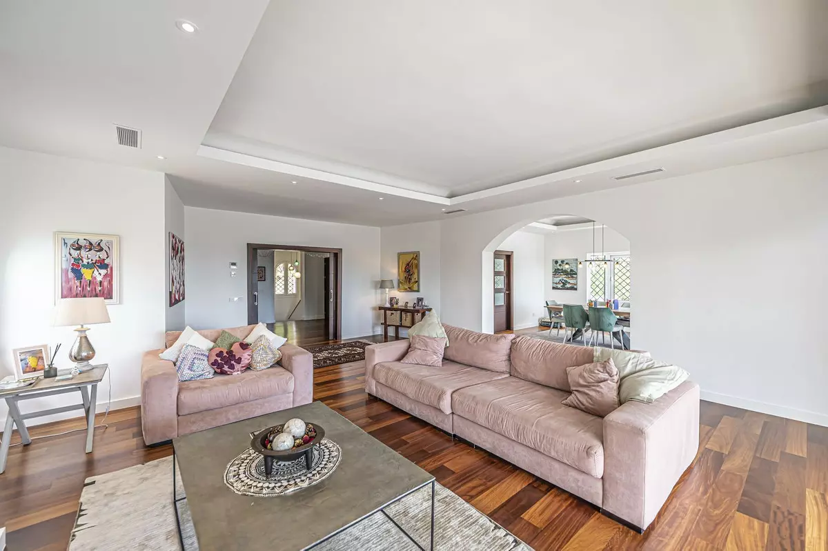 4-bedroom Villa In Estepona, Spain (384 M²)