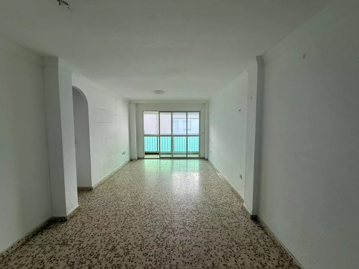 3-bedroom Apartment In Estepona, Spain (104 M²)