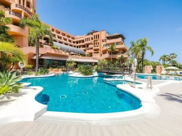 2-bedroom Apartment In Estepona, Spain (171 M²)