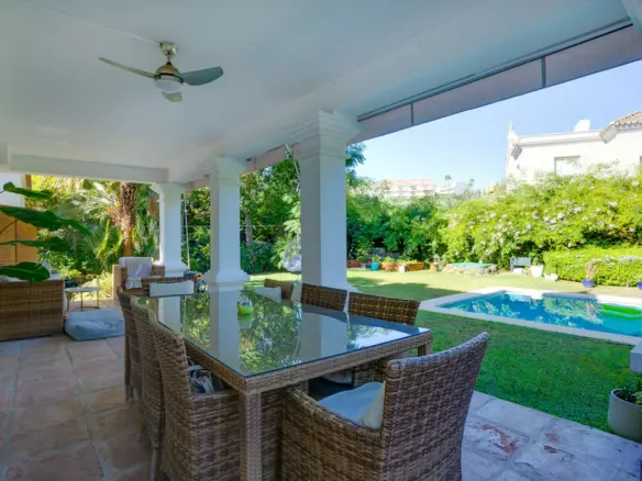 3-bedroom Villa In Estepona, Spain (238 M²)