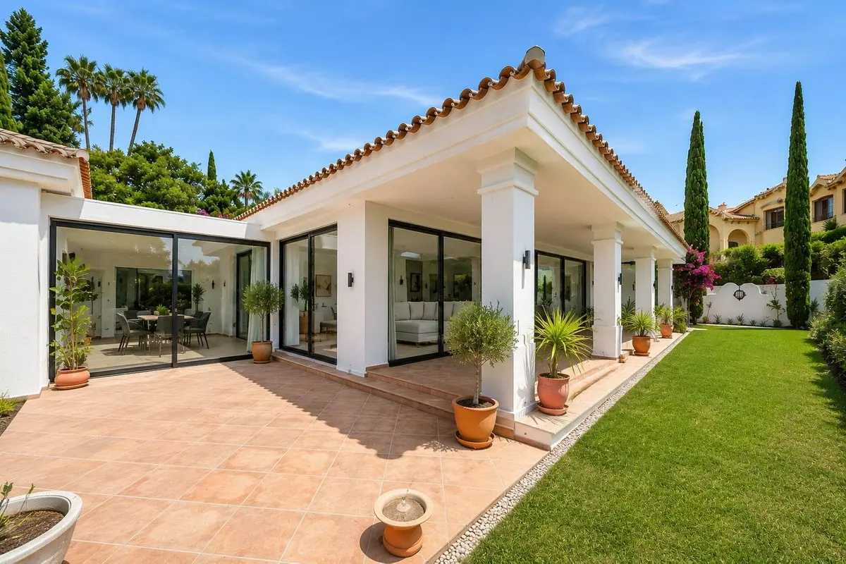 2-bedroom Villa In Benahavis, Spain (266 M²)