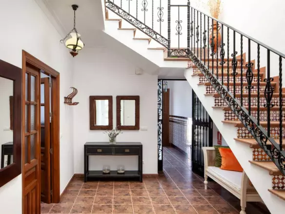 5-bedroom Country House In Serrato, Spain (312 M²)