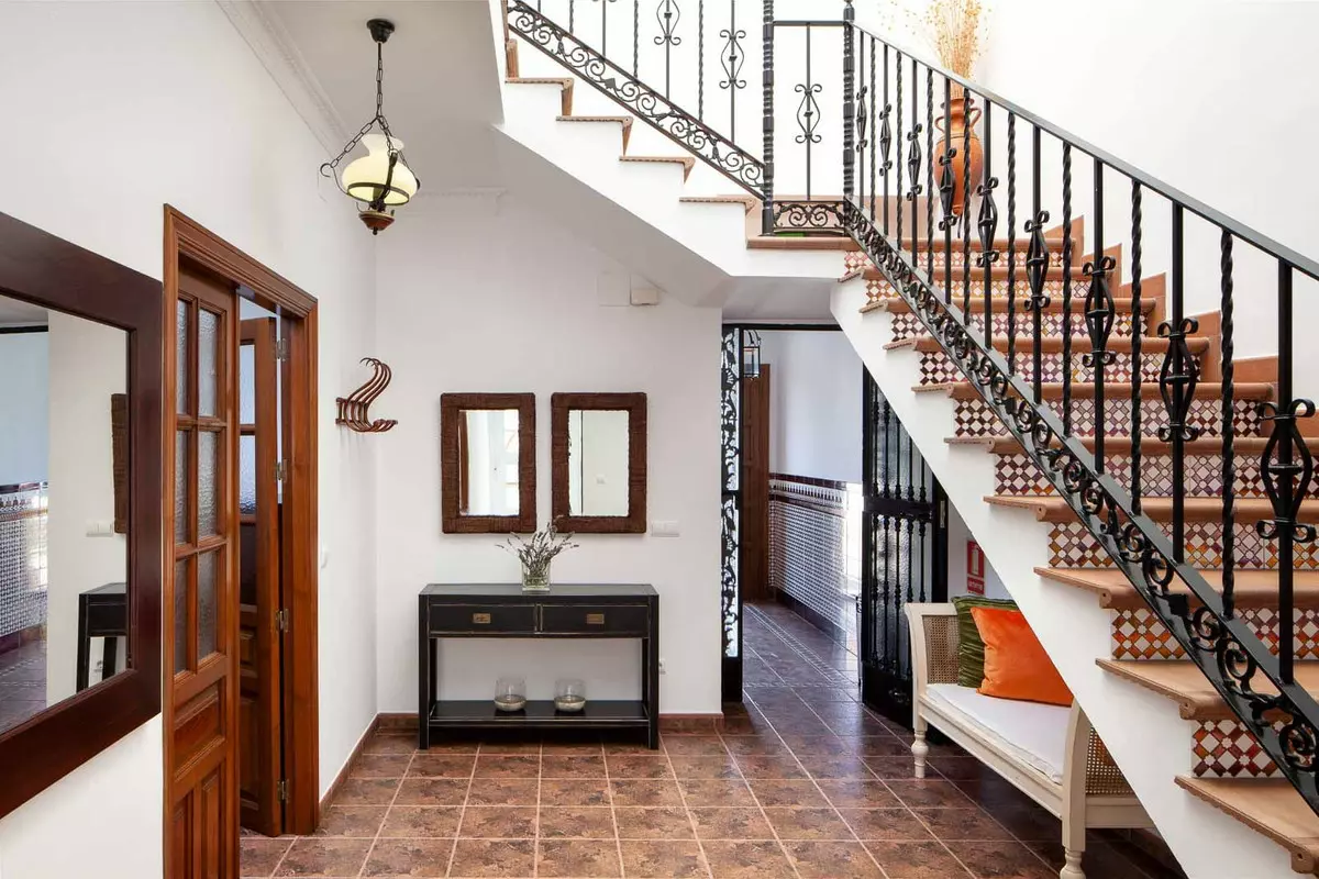 5-bedroom Country House In Serrato, Spain (312 M²)