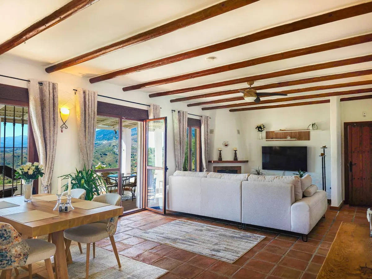 3-bedroom Villa In Vélez – Málaga, Spain (128 M²)