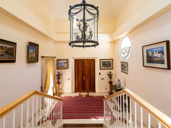 7-bedroom Villa In Estepona, Spain (1.425 M²)