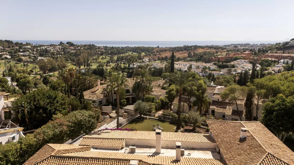 5-bedroom Villa In Estepona, Spain (595 M²)