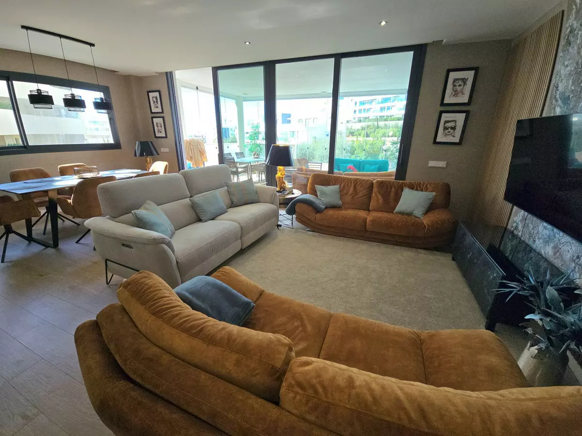 2-bedroom Apartment In Fuengirola, Spain (145 M²)