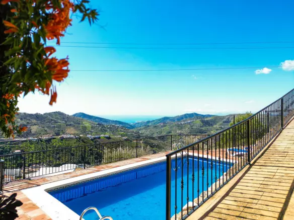 5-bedroom Villa In Cómpeta, Spain (299 M²)