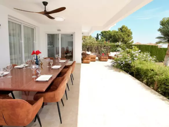 10-bedroom Villa In Estepona, Spain (878 M²)