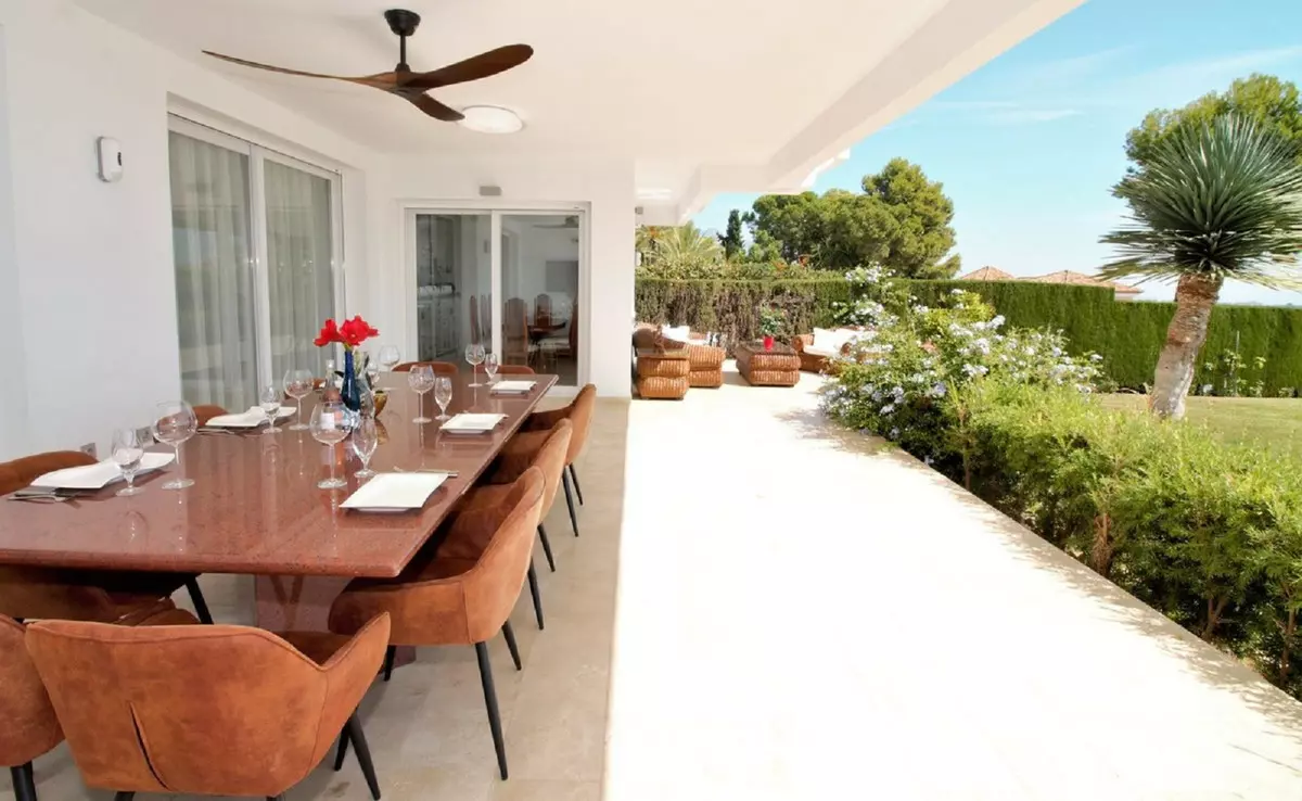 10-bedroom Villa In Estepona, Spain (878 M²)