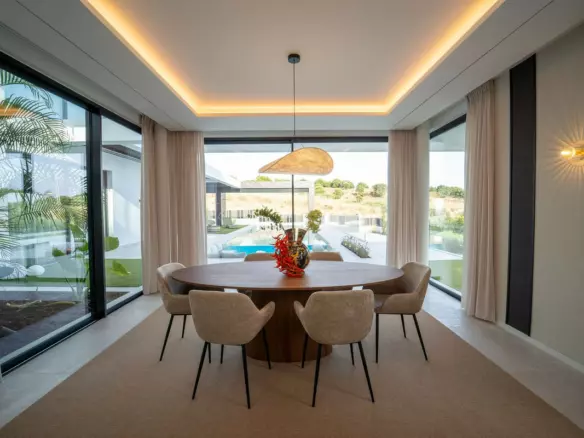 6-bedroom Villa In Estepona, Spain (1.182 M²)
