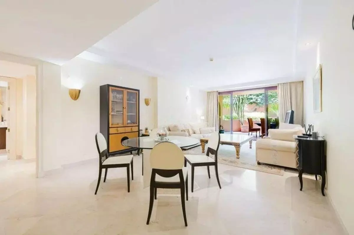 2-bedroom Apartment In Estepona, Spain (171 M²)