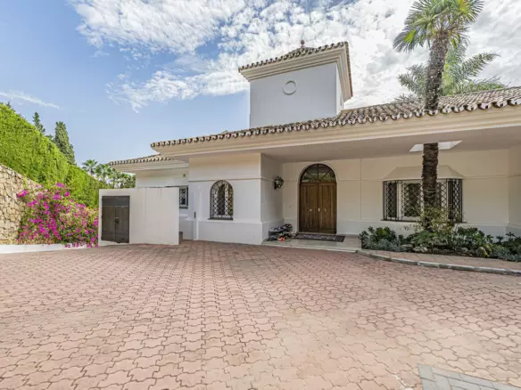 4-bedroom Villa In Estepona, Spain (384 M²)