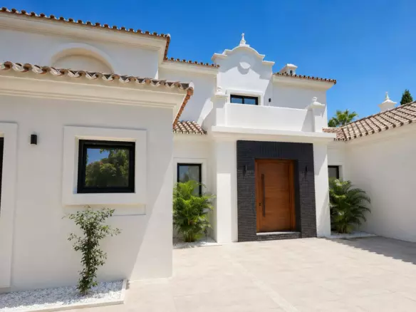 6-bedroom Villa In Estepona, Spain (399 M²)