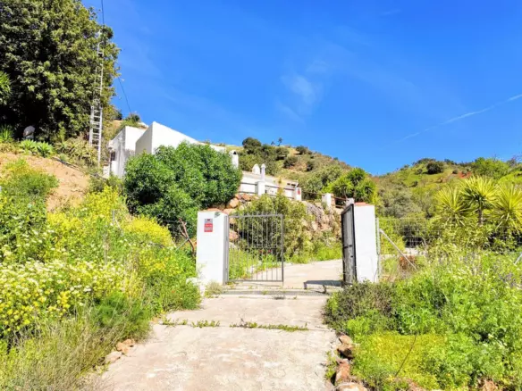 3-bedroom Country House In Almogía, Spain (192 M²)