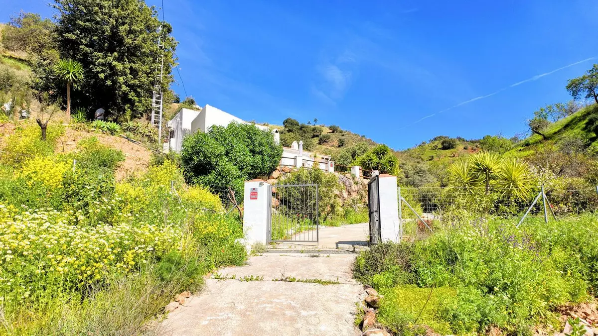 3-bedroom Country House In Almogía, Spain (192 M²)