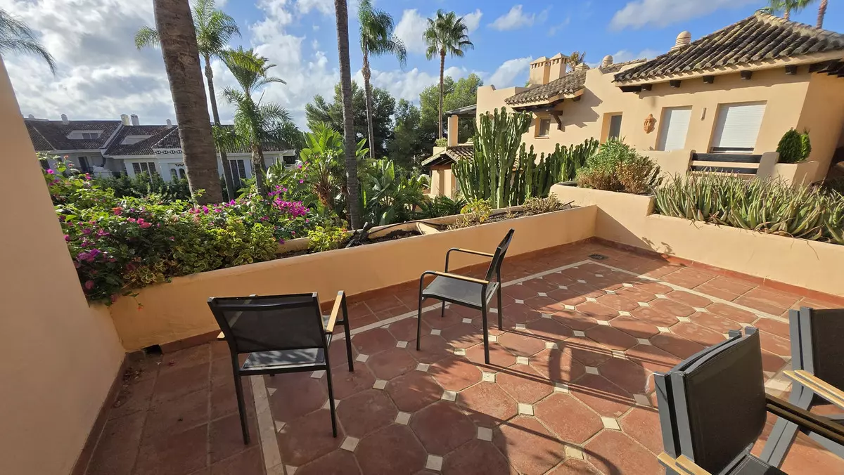2-bedroom Apartment In Marbella, Spain (173 M²)